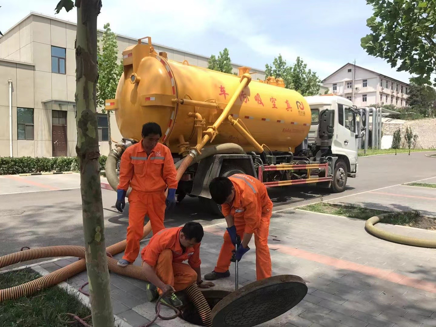 湾岭镇化粪池清理与5-8吨吸粪车施工效率分析